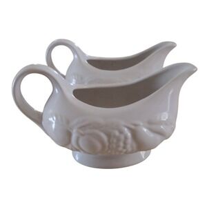 Nature Table Tops Unlimited Saucers Set‎ Of 2 White Floral Embossed Party Events